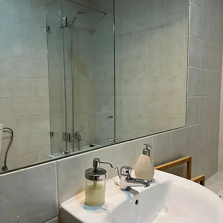Com Varanda No Chiado Em Homestay Lisbon